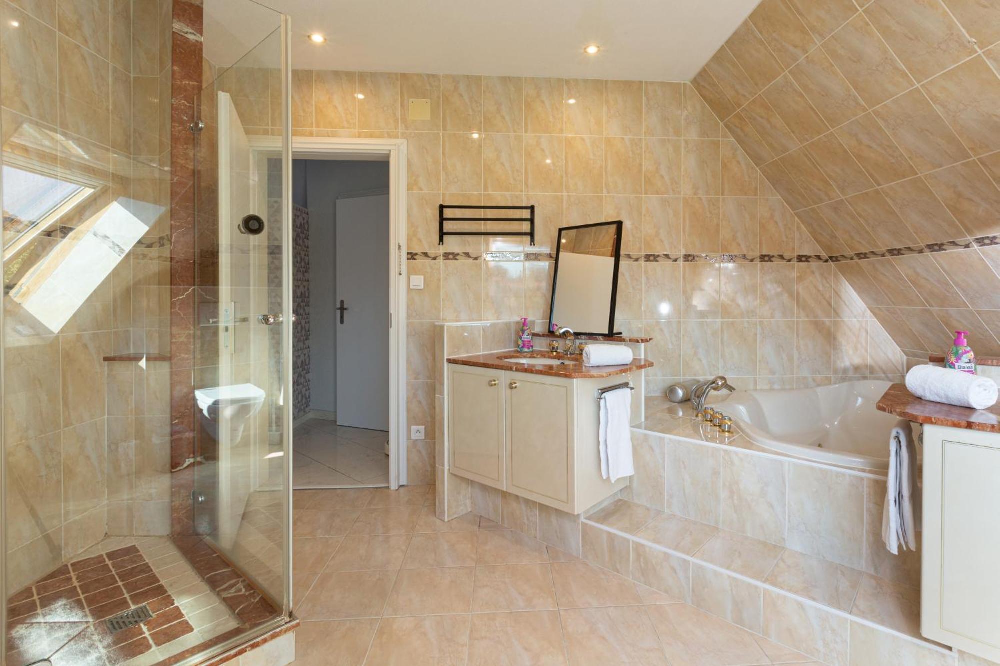 Gites Spa Strasbourg - Villa Ours - Spa Prive, Sauna, Borne D'Arcade, Babyfoot Ittenheim Bagian luar foto